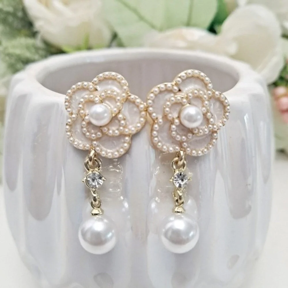 Gold flower Pearl rhinestone earrings coquette dainty drop wedding 💖 2/$30
